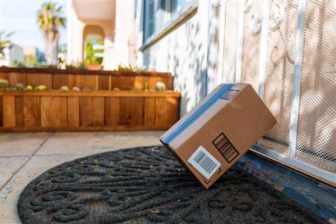 7 Simple Methods to Outsmart Porch Pirates and Defend Your Vacation Packages